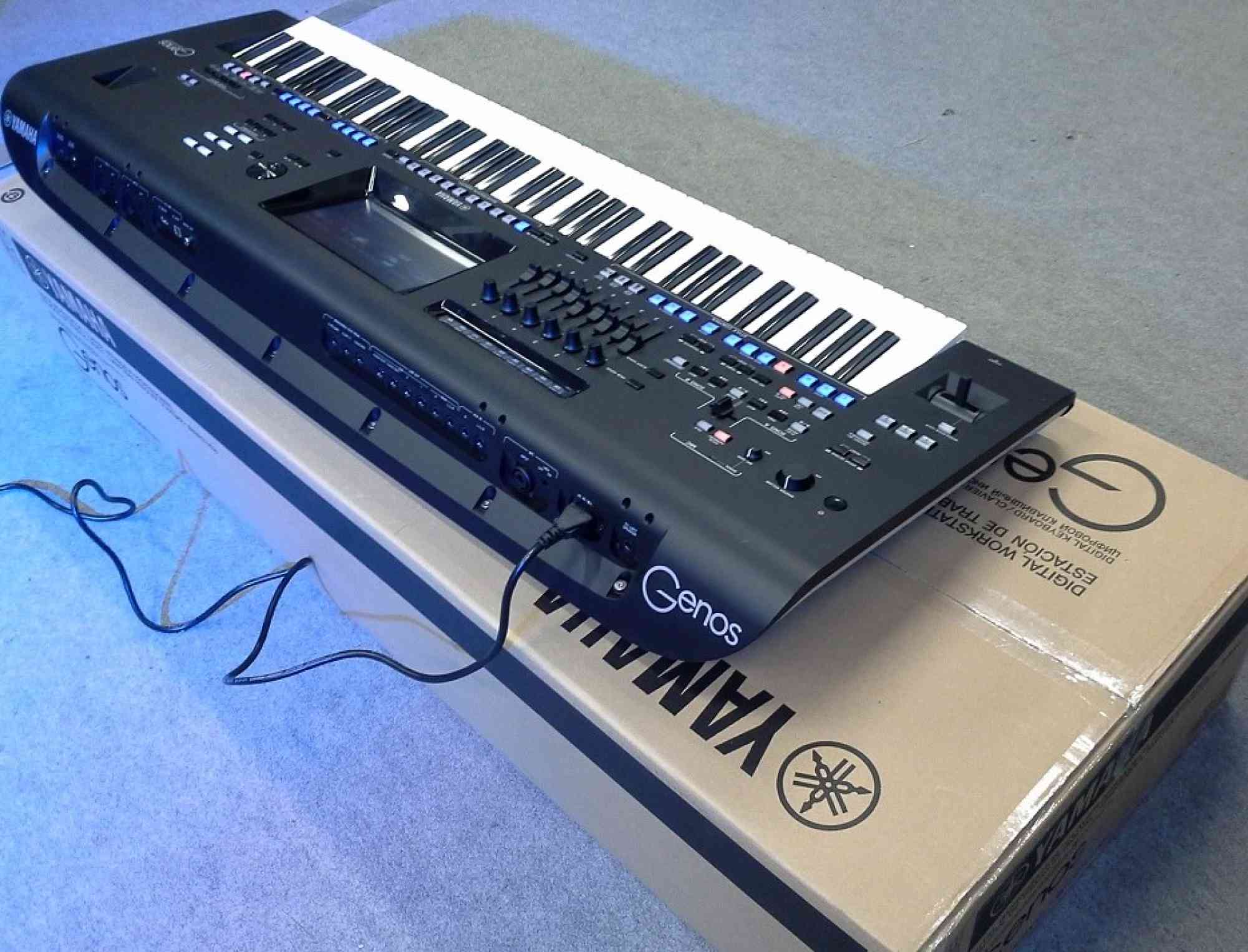 Yamaha Genos 76-Key Arranger Workstation Keyb